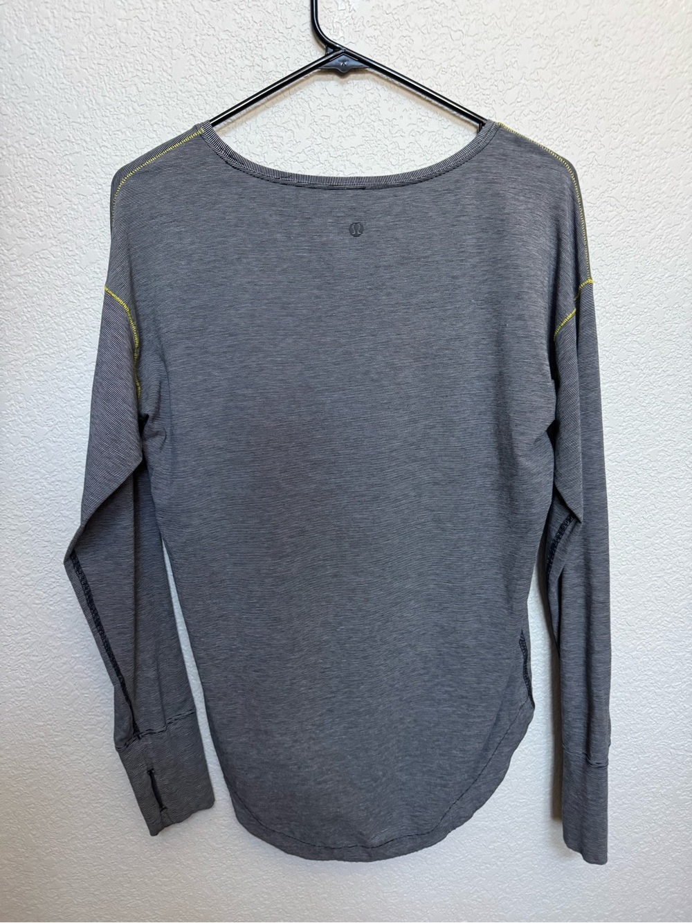 Lululemon Yogini 5 Year Long Sleeve Tee Women’s 8 Black Stripes